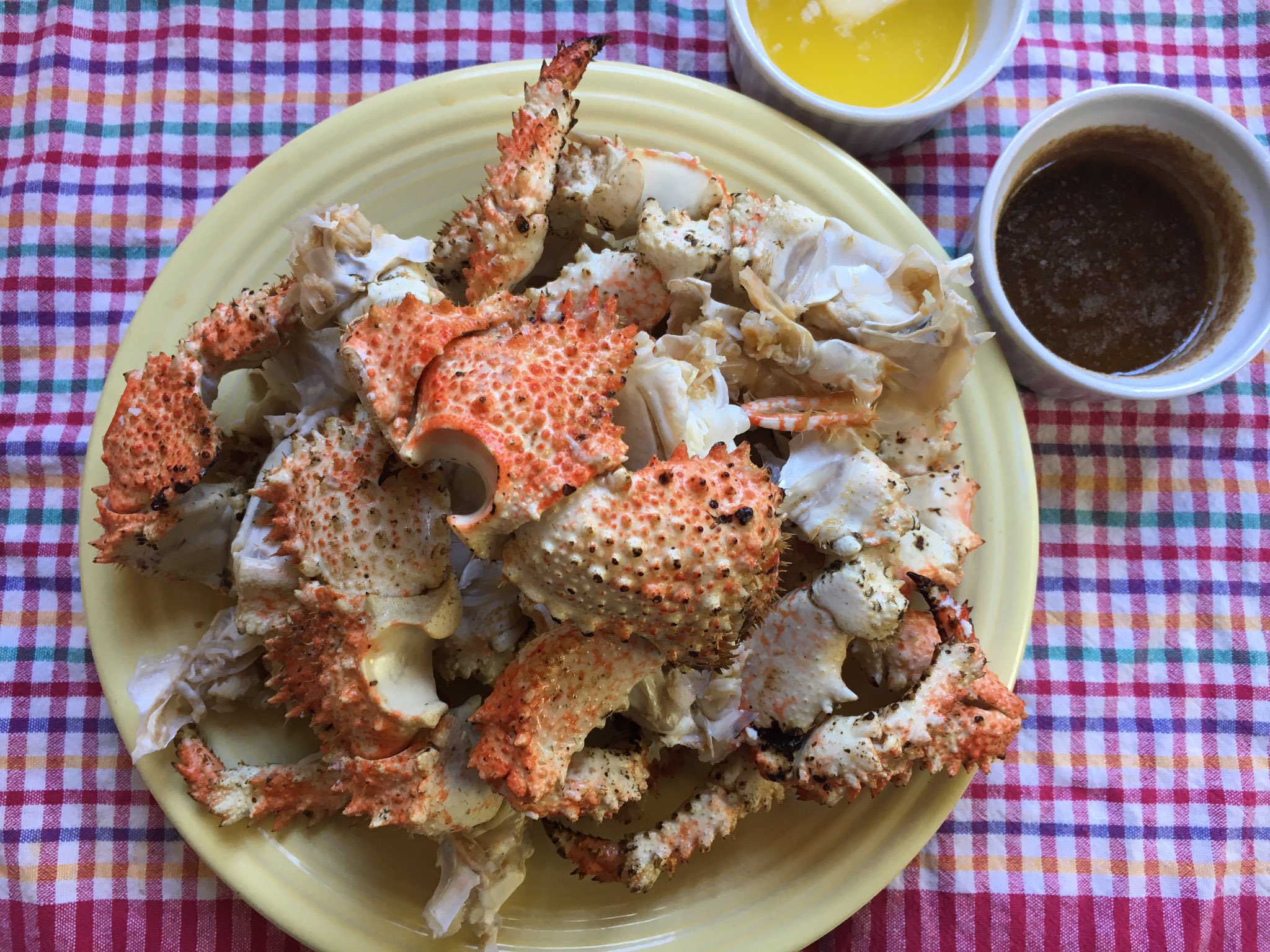 cooked box crab with dipping sauce