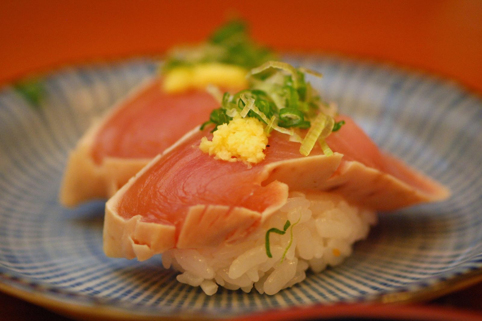 Malingering/flickr lightly seared albacore tuna sushi with ginger and green onion garnish