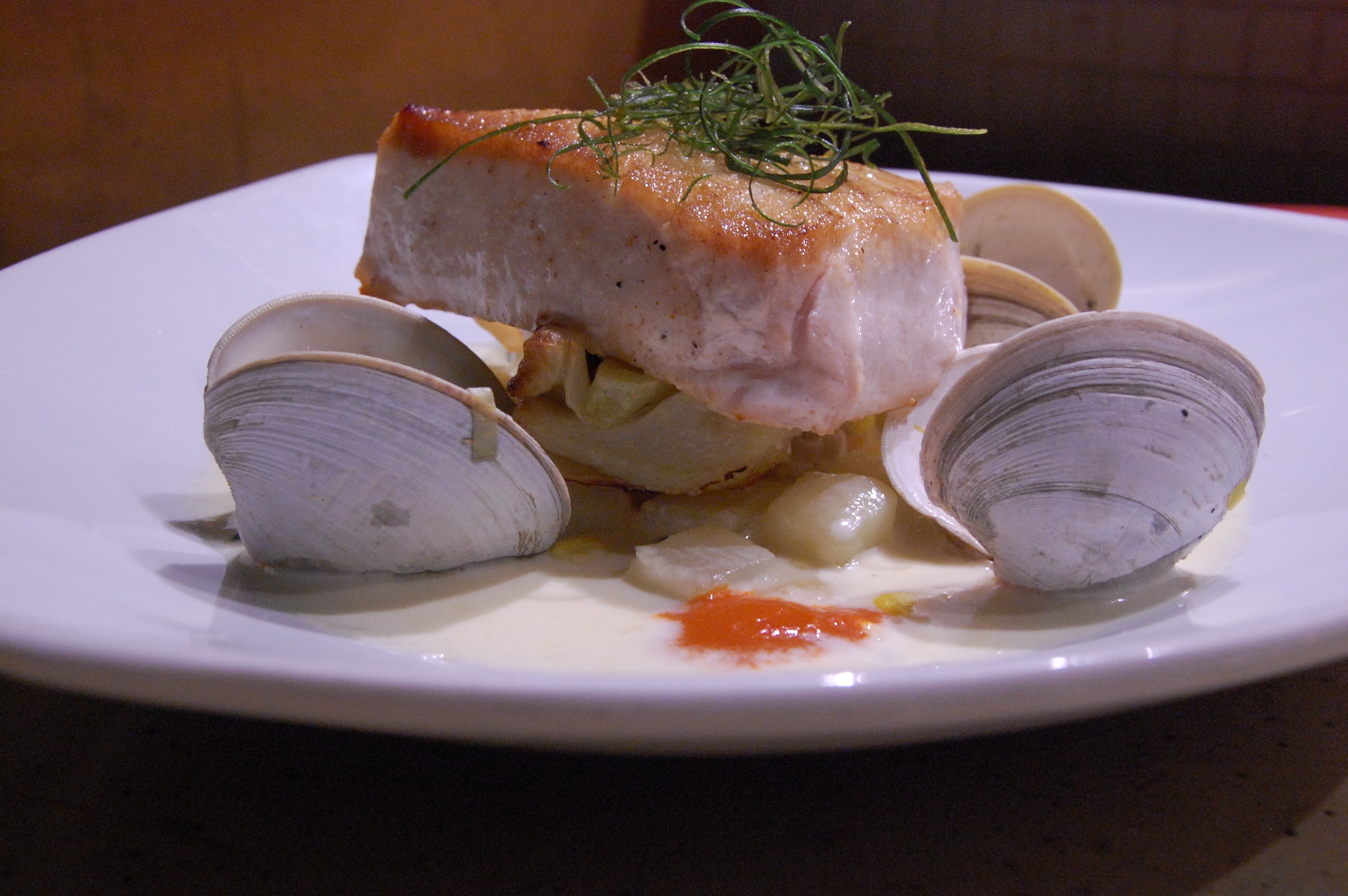 stu_spivack/flickr escolar with clams and garnish