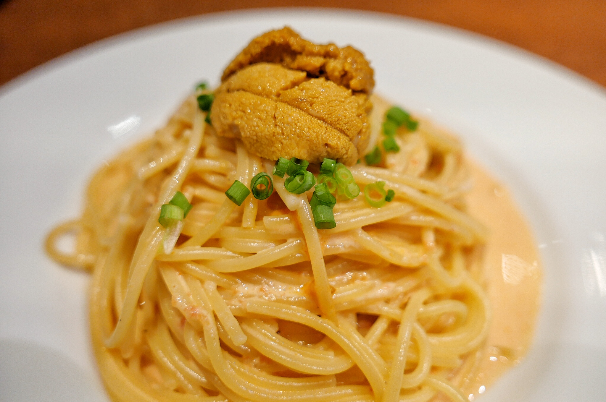 Hideya HAMANO/flickr Uni pasta with green onion garnish
