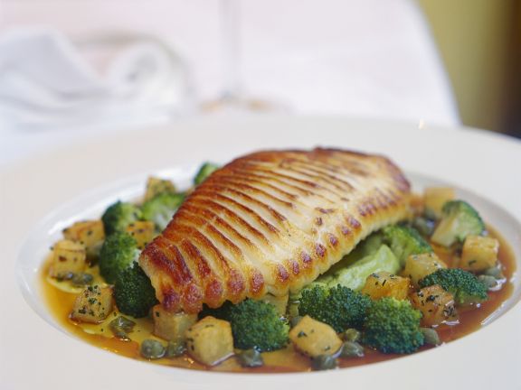 eatsmarter.com grilled skate wing with potato and broccoli